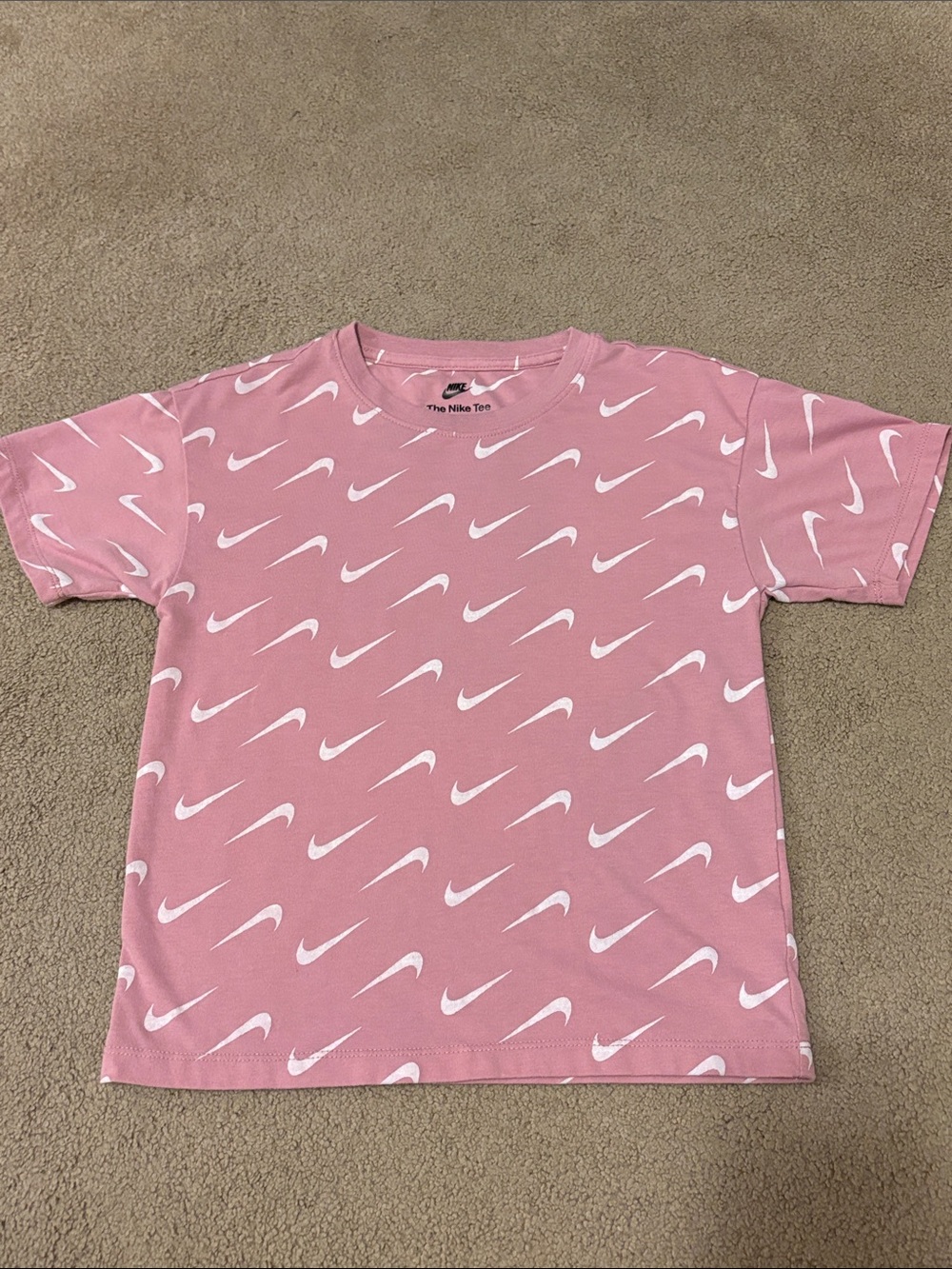 Girls Nike tee